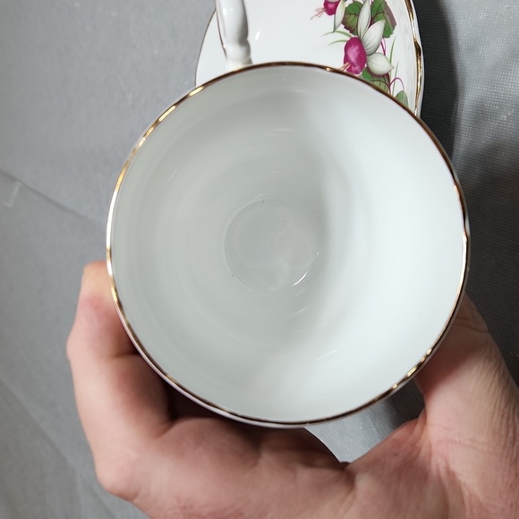 Regency English Bone China Teacup - Picture 5 of 10